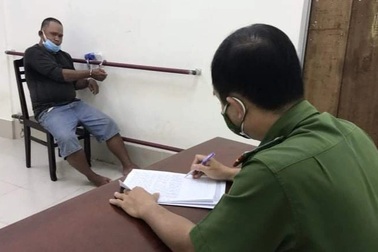 "Thông chốt" bất thành, dùng dao tấn công cán bộ trực chốt