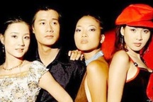 Đạo diễn Lê Hoàng: "Gái nhảy chiếu ở nước ngoài, người ta... cười cho đấy"