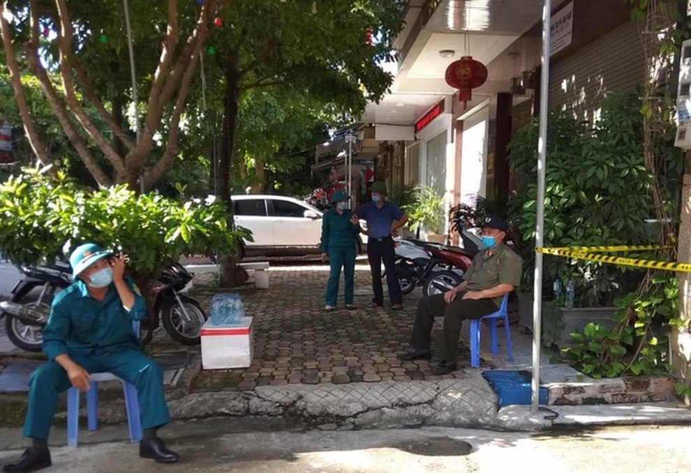 Nghệ An khẩn tìm người tiếp xúc gần nữ nhân viên làm tóc mắc Covid-19 - 1