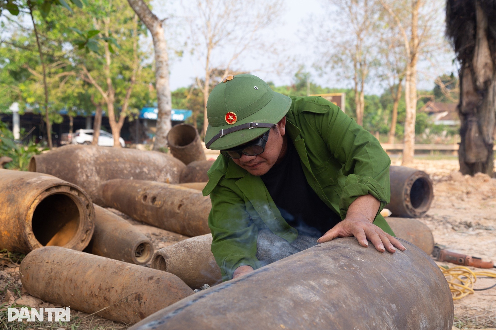 Người đàn ông mất 6 thân nhân, làm căn nhà đặc biệt bên nghĩa trang liệt sĩ - 2