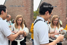 Khách Tây thích thú xin tiền… vàng mã của Việt Nam để chụp ảnh