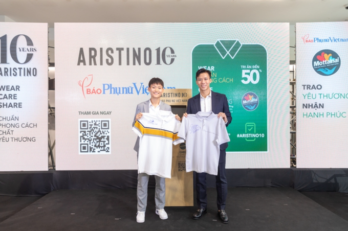 Thanh Hương tặng áo của Luyến lươn phim Cuộc đời vẫn đẹp sao - 2 Thanh Hương tặng áo của Luyến lươn phim Cuộc đời vẫn đẹp sao - 2