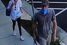 Vợ chồng Hoàng tử Harry bí mật đi phát bữa ăn từ thiện tại Los Angeles