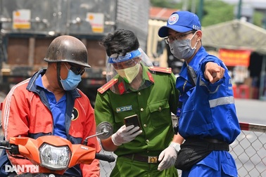 Công an TPHCM không trực tiếp cấp giấy đi đường