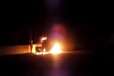 Xe bốc cháy khi đang đi mua quà Valentine cho vợ