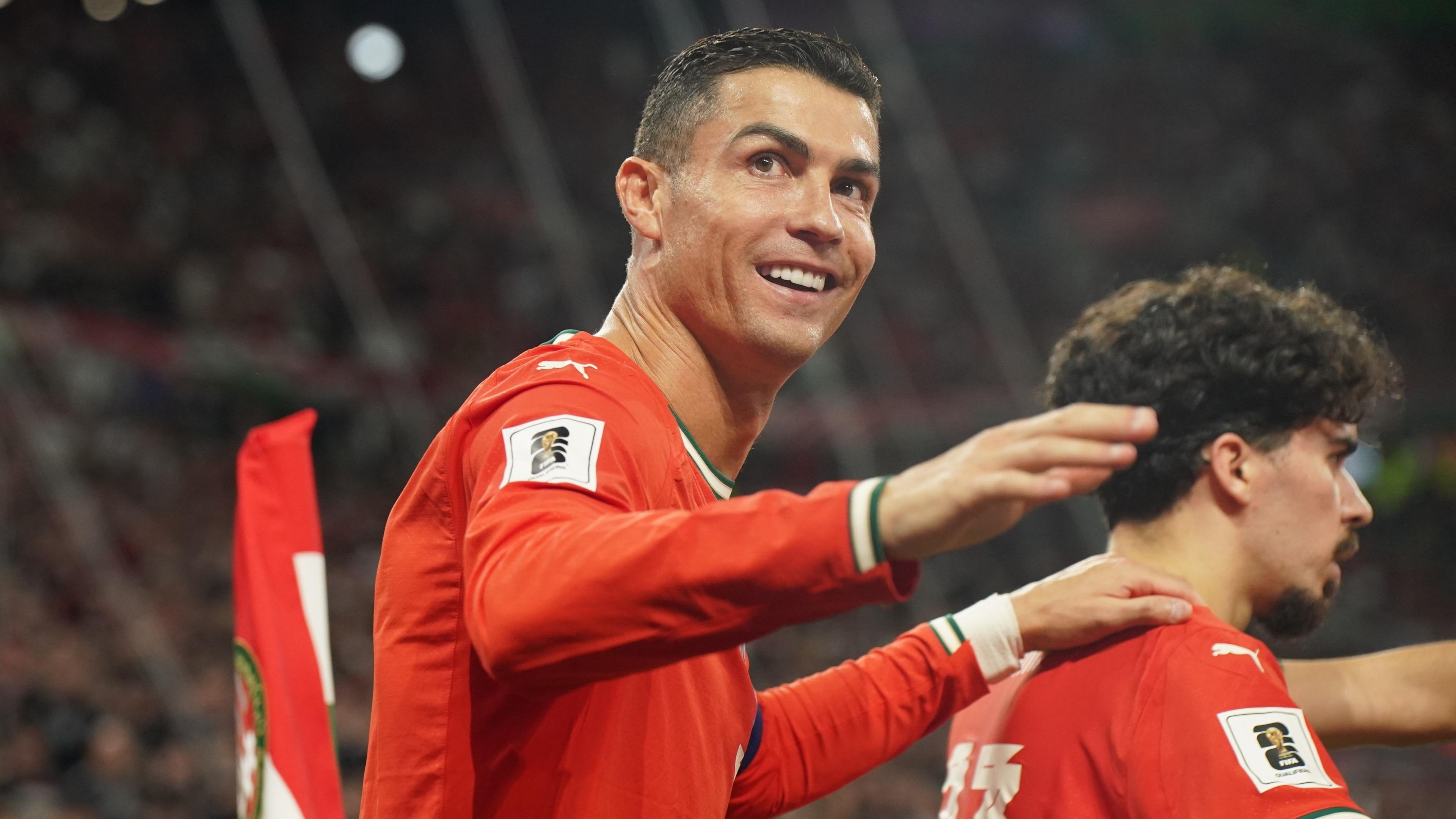 C.Ronaldo nhận giải Cầu thủ vĩ đại nhất mọi thời đại - 2