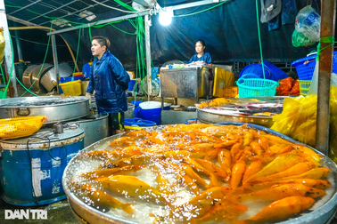 Chợ cá chép Tây Đô nhộn nhịp ngày đưa ông Táo về trời