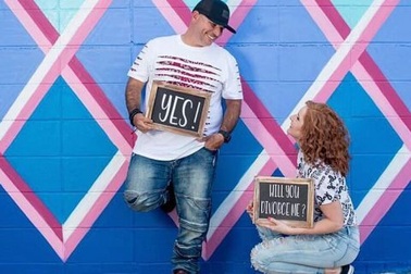 Chụp ảnh kỷ niệm ngày… ly hôn