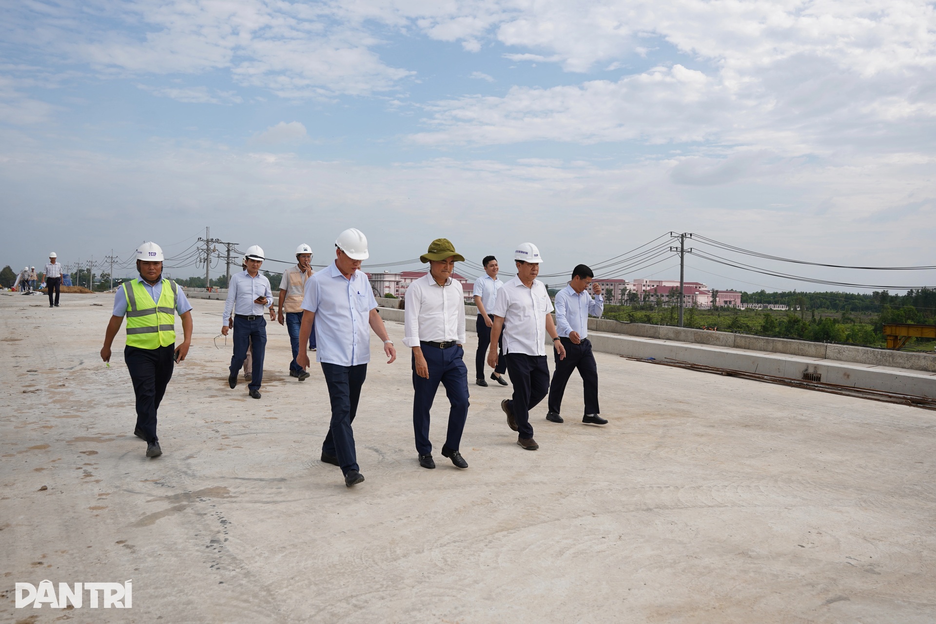 Phó Chủ tịch TPHCM kiểm tra đoạn ì ạch nhất của Vành đai 3 - 12