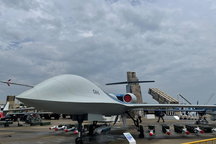 Báo Mỹ: Trung Quốc cân nhắc chuyển pháo, UAV cho Nga