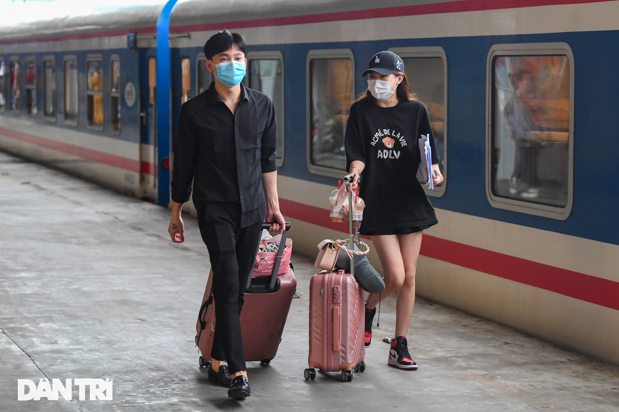 Người dân mắc kẹt ở Hà Nội háo hức trở về quê trên chuyến tàu Bắc - Nam - 14 Người dân mắc kẹt ở Hà Nội háo hức trở về quê trên chuyến tàu Bắc - Nam - 14