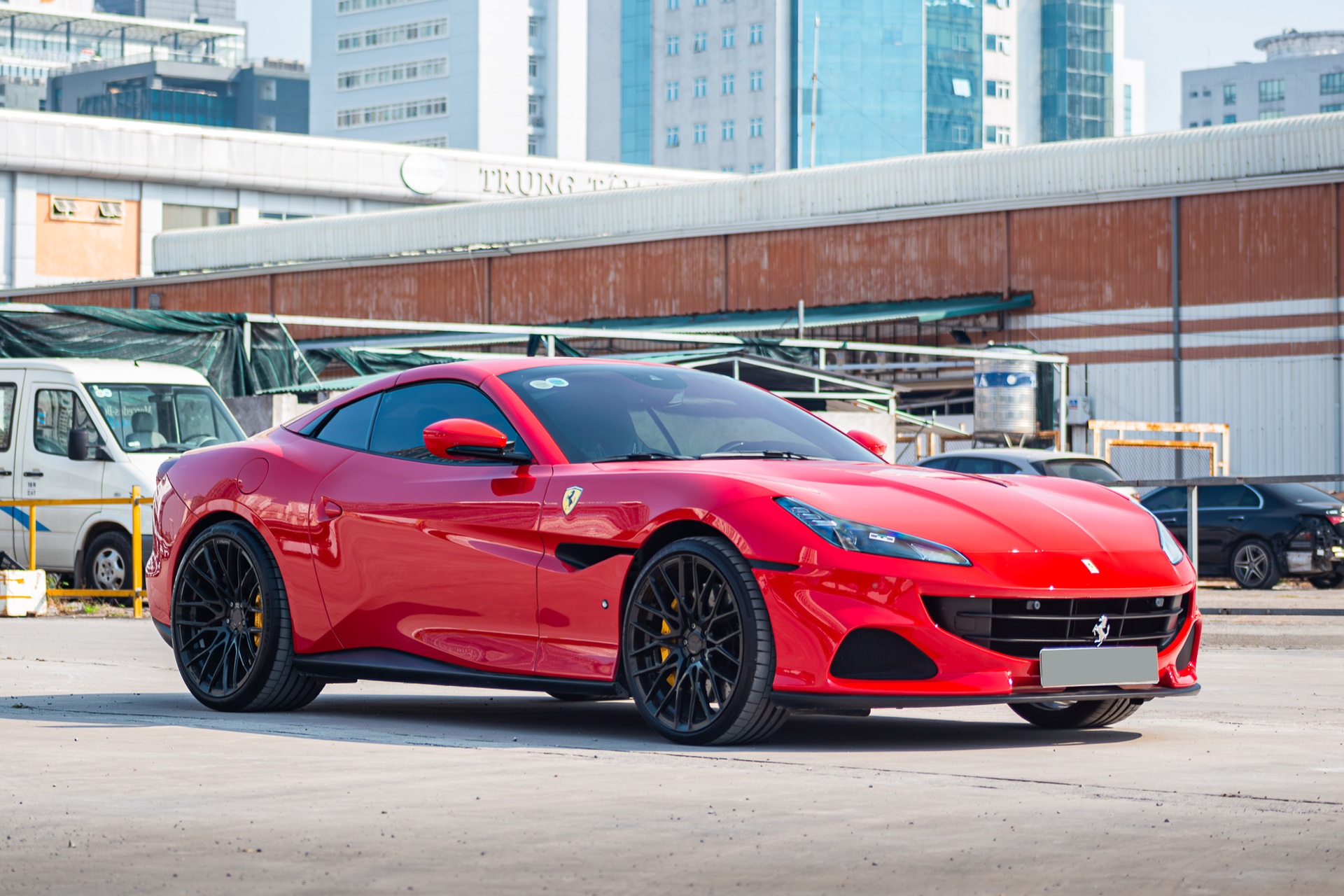 Khám phá Ferrari Portofino M: Xe mui trần giá 10 tỷ có 2 chiếc tại Việt Nam - 2 Khám phá Ferrari Portofino M: Xe mui trần giá 10 tỷ có 2 chiếc tại Việt Nam - 2