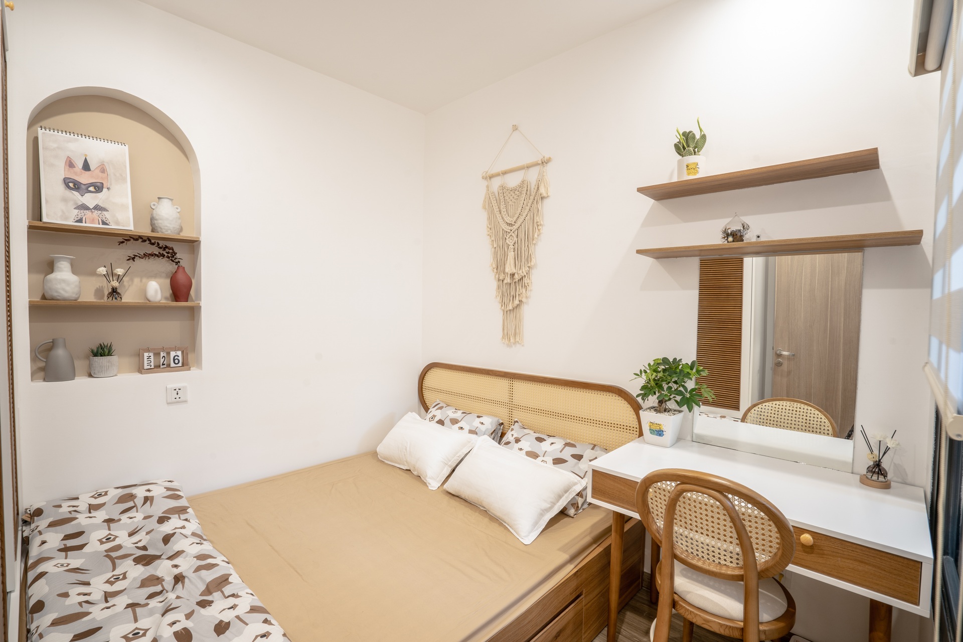 Ngắm căn hộ 54 m2 của cô nàng độc thân: Rộng bất ngờ nhờ mẹo làm nội thất - 10 Ngắm căn hộ 54 m2 của cô nàng độc thân: Rộng bất ngờ nhờ mẹo làm nội thất - 10