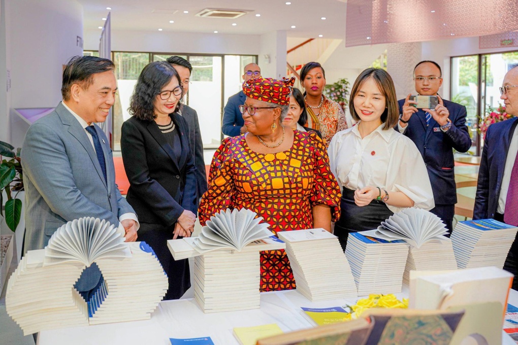 Sinh viên Việt Nam chất vấn Tổng Giám đốc WTO về hiệp định thương mại tự do - 3 Sinh viên Việt Nam chất vấn Tổng Giám đốc WTO về hiệp định thương mại tự do - 3