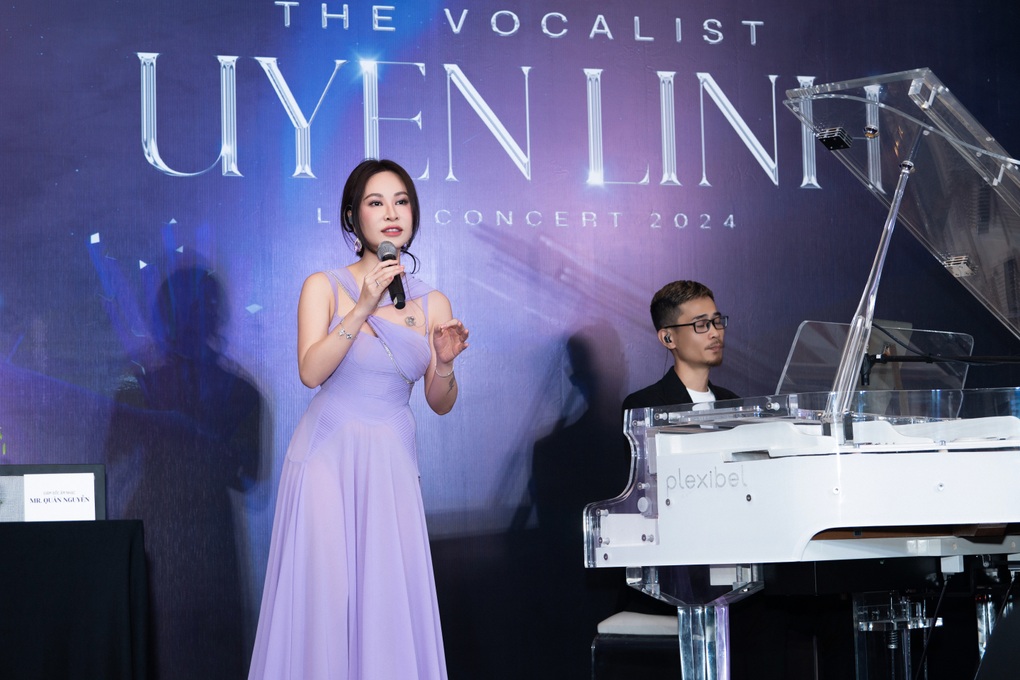 Uyên Linh ngưng nhận show 6 tháng, mời Hà Anh Tuấn vào liveshow 15 năm - 1 Uyên Linh ngưng nhận show 6 tháng, mời Hà Anh Tuấn vào liveshow 15 năm - 1