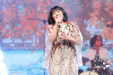 Cẩm Vân xúc động khi được hát giữa trời thu Hà Nội