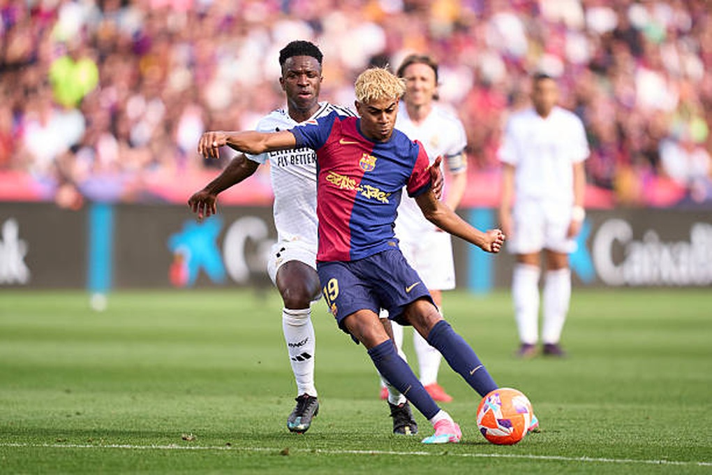 Trọng tài trở thành tâm điểm tranh cãi ở đại chiến Barcelona - Real Madrid - 1 Trọng tài trở thành tâm điểm tranh cãi ở đại chiến Barcelona - Real Madrid - 1