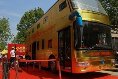 Doanh nghiệp Trung Quốc "mạnh tay" chi tiền dát vàng cho xe buýt