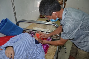 Thương cảnh người cha 2 con, chấn thương sọ não không tiền chữa trị