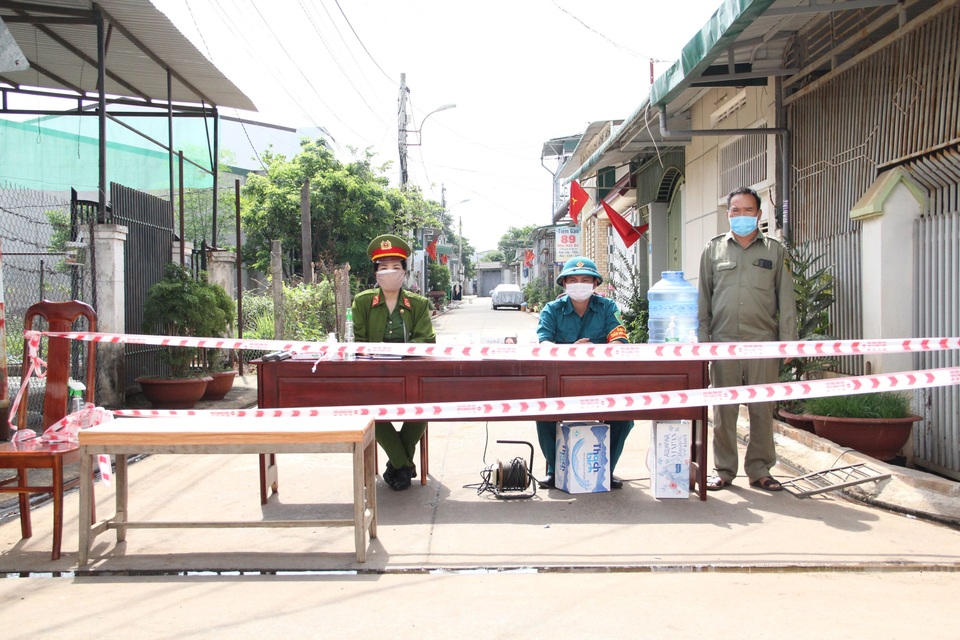 Chuyến vượt cạn khó quên của sản phụ trong con hẻm bị phong tỏa - 3 Chuyến vượt cạn khó quên của sản phụ trong con hẻm bị phong tỏa - 3