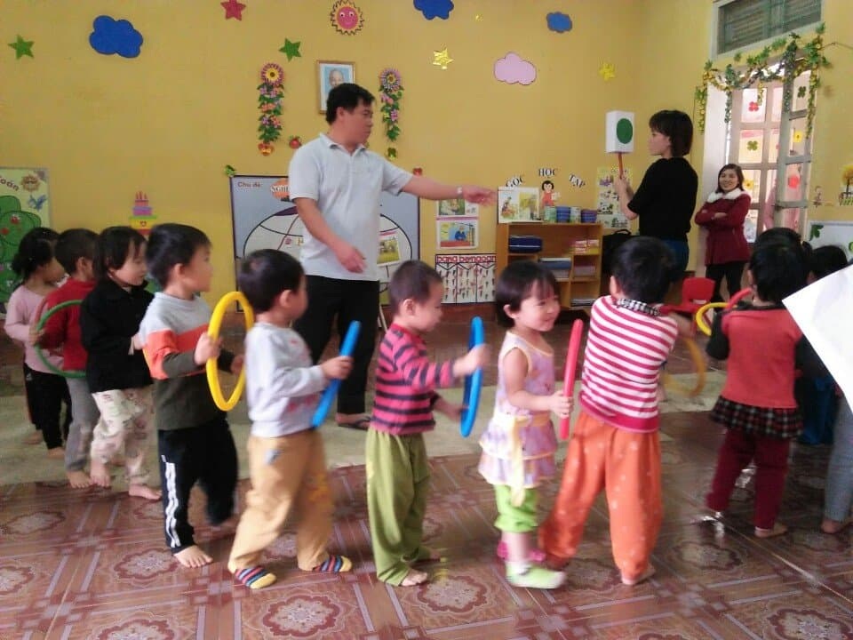 Cảm phục những người thầy dạy trẻ mầm non nơi miền núi - 1 Cảm phục những người thầy dạy trẻ mầm non nơi miền núi - 1