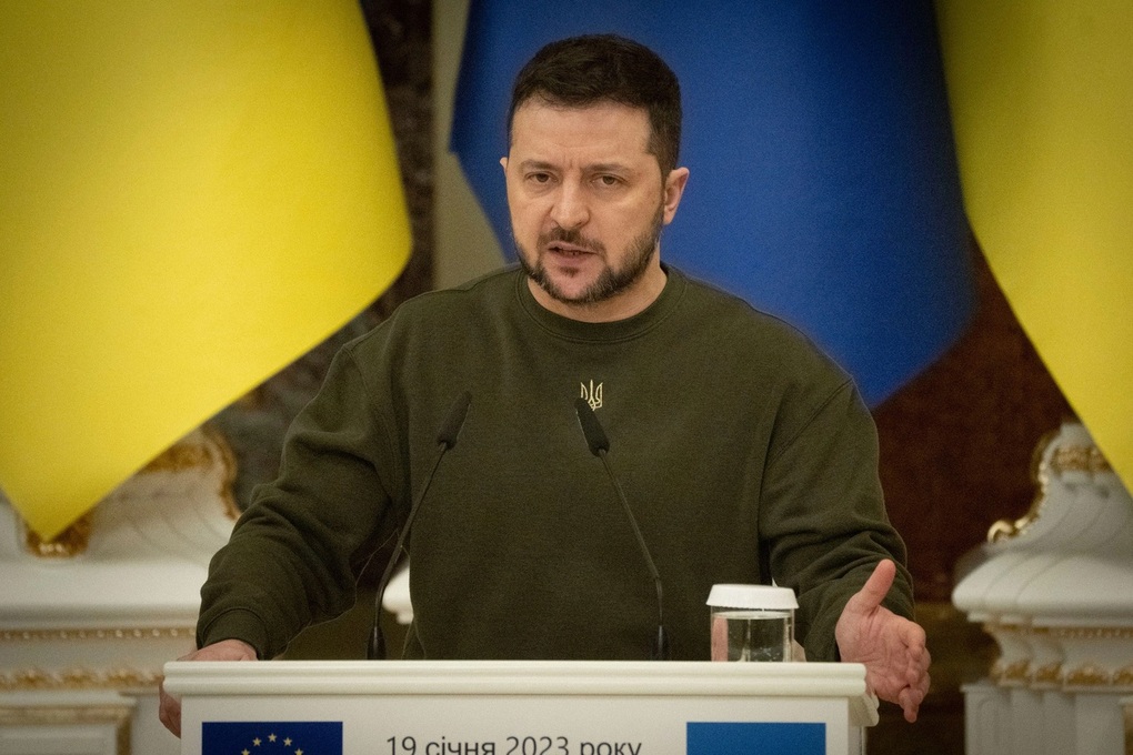 Tổng thống Ukraine giải thích lý do ký luật hạ tuổi tuyển quân - 1 Tổng thống Ukraine giải thích lý do ký luật hạ tuổi tuyển quân - 1