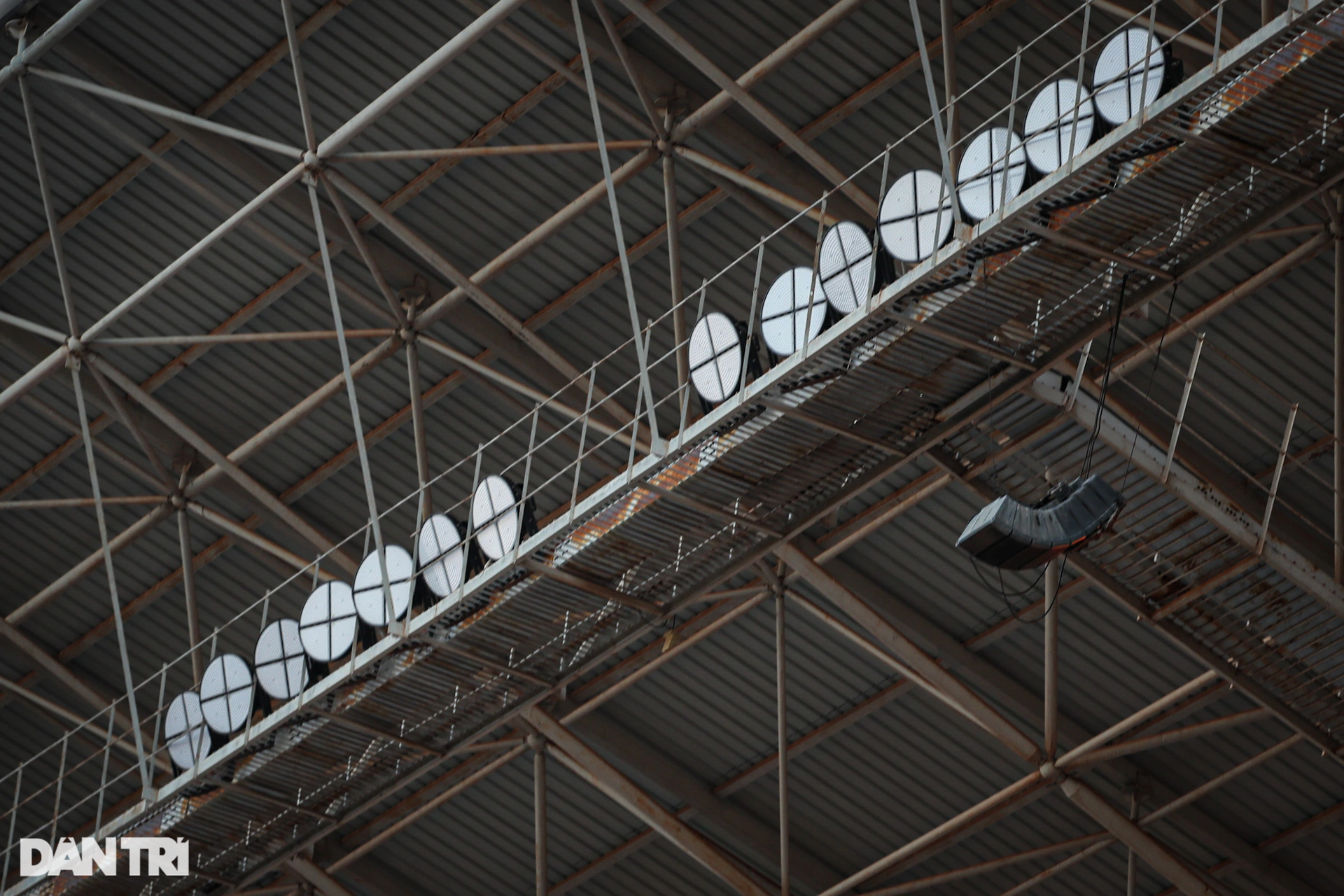 Cận cảnh SVĐ quốc gia Lào trước ngày chủ nhà gặp tuyển Việt Nam tại AFF Cup - 4 Cận cảnh SVĐ quốc gia Lào trước ngày chủ nhà gặp tuyển Việt Nam tại AFF Cup - 4