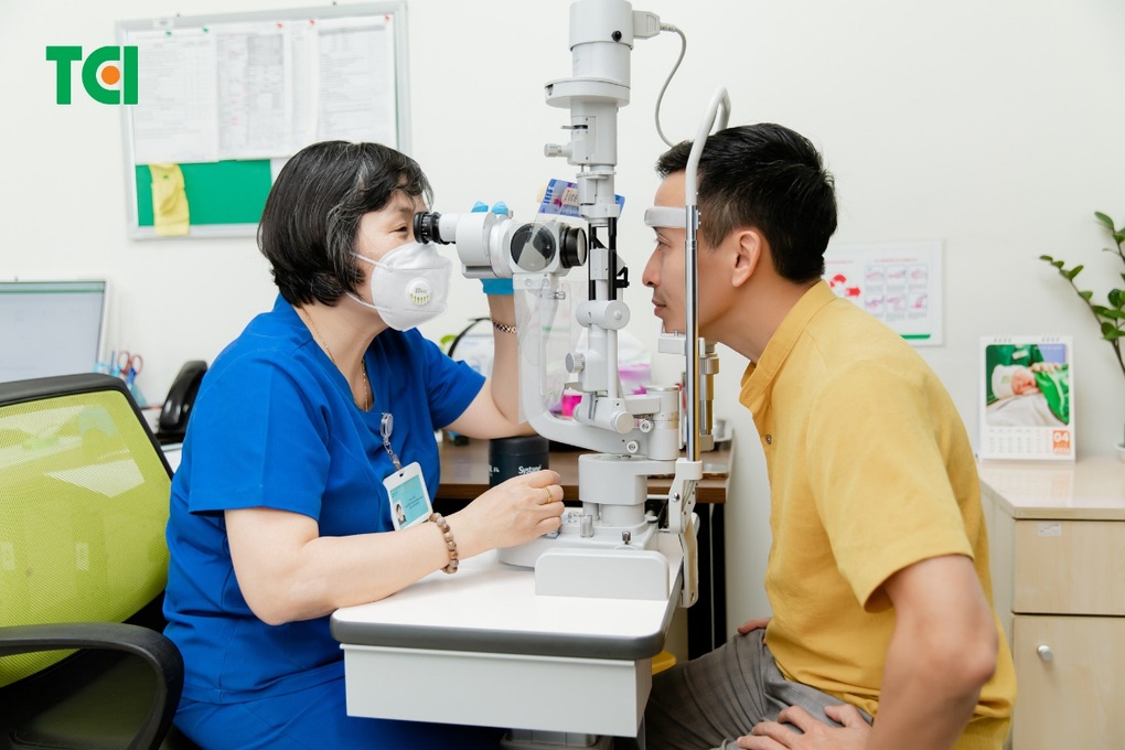 4 sai lầm trong điều trị khiến bệnh đau mắt đỏ lâu khỏi - 2 4 sai lầm trong điều trị khiến bệnh đau mắt đỏ lâu khỏi - 2