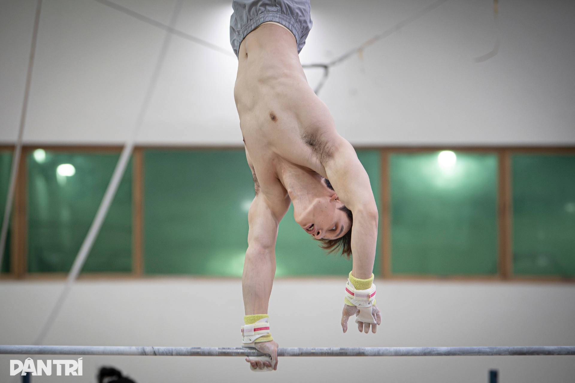 ការហ្វឹកហាត់ខ្លាំងធ្វើឱ្យល្អឥតខ្ចោះនៅ  Khổ luyện thành tài tại “lò luyện vàng” Thể dục dụng cụ Việt Nam - 12