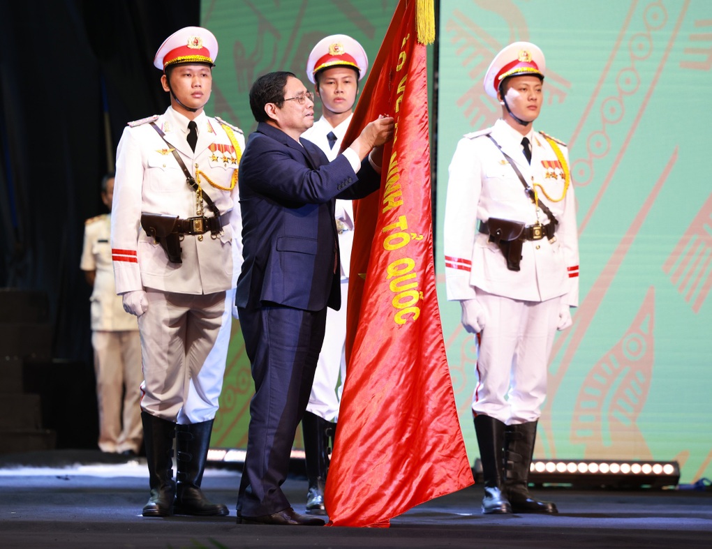 Trong thời bình, máu của chiến sĩ Cảnh sát nhân dân vẫn đổ - 3 Trong thời bình, máu của chiến sĩ Cảnh sát nhân dân vẫn đổ - 3