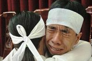 Người anh trong cặp song sinh Việt - Đức đã qua đời