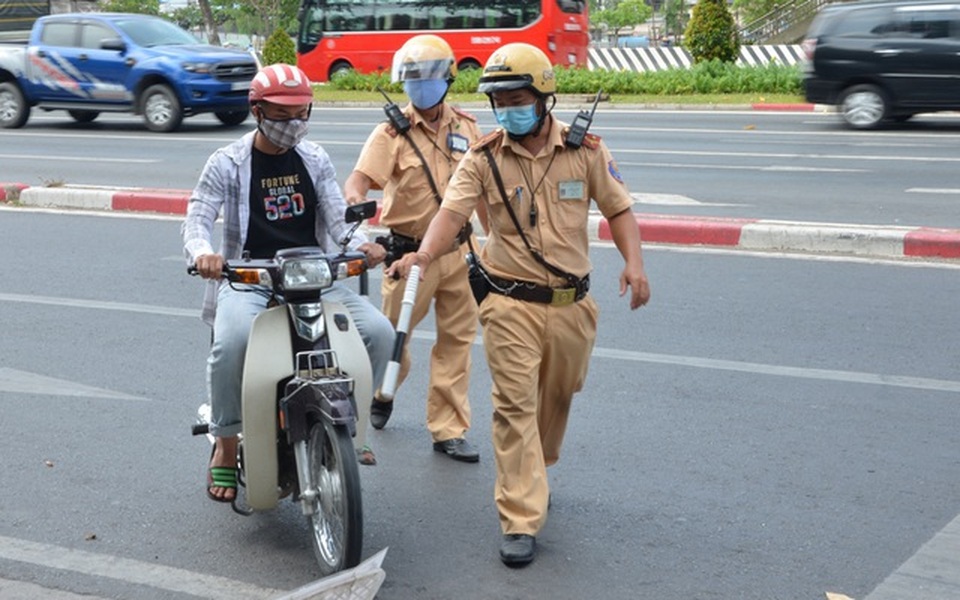Trang bị vũ khí, xử lý ngay tình huống chống người thi hành công vụ - 2 Trang bị vũ khí, xử lý ngay tình huống chống người thi hành công vụ - 2