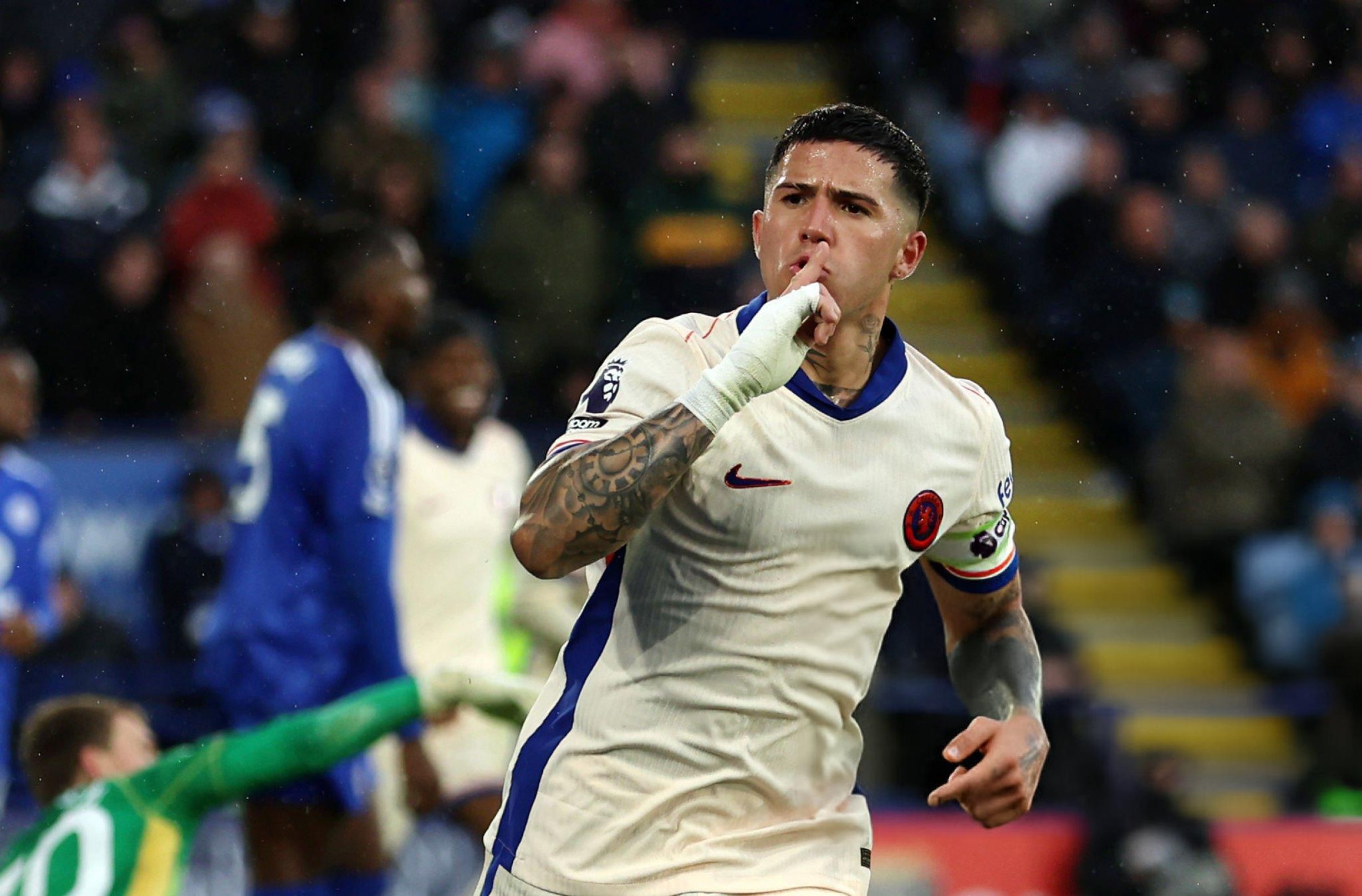 Enzo Fernandez tỏa sáng, Chelsea đánh bại Leicester City - 2 Enzo Fernandez tỏa sáng, Chelsea đánh bại Leicester City - 2