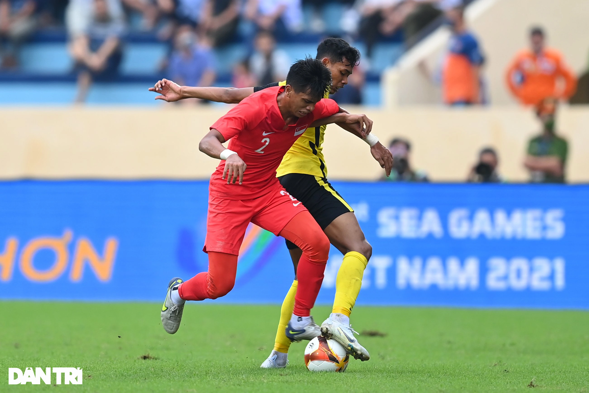 Suýt thua Singapore, U23 Malaysia vẫn giữ được ngôi đầu bảng B - 4 Suýt thua Singapore, U23 Malaysia vẫn giữ được ngôi đầu bảng B - 4