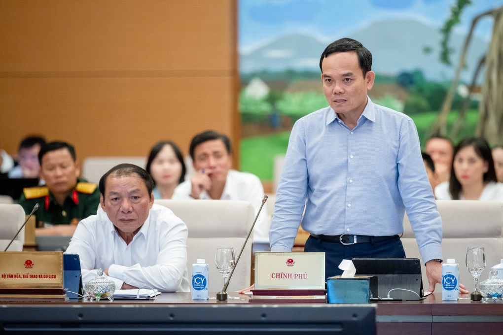 Ca sĩ Hàn Quốc sang Việt Nam diễn mấy đêm bằng doanh nghiệp làm nhiều tháng - 3 Ca sĩ Hàn Quốc sang Việt Nam diễn mấy đêm bằng doanh nghiệp làm nhiều tháng - 3