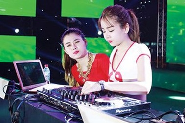 Góc khuất nghề DJ: Cạm bẫy sau ánh đèn mờ