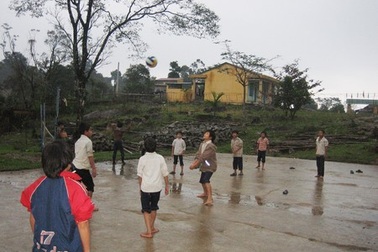 Hàng loạt học sinh ngất xỉu, co giật