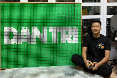 Chàng shipper "hóa" họa sĩ làm tranh rubik gây sốt mạng xã hội