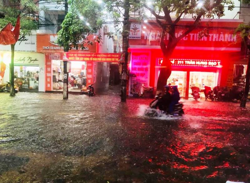 Hàng nghìn hecta hoa màu bị ảnh hưởng sau trận mưa lớn kéo dài - 2 Hàng nghìn hecta hoa màu bị ảnh hưởng sau trận mưa lớn kéo dài - 2