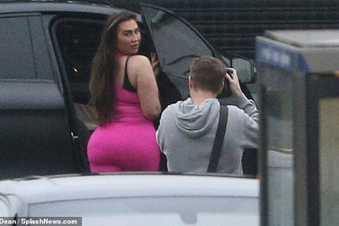 Lauren Goodger phủ nhận tin đồn đại tu vòng ba