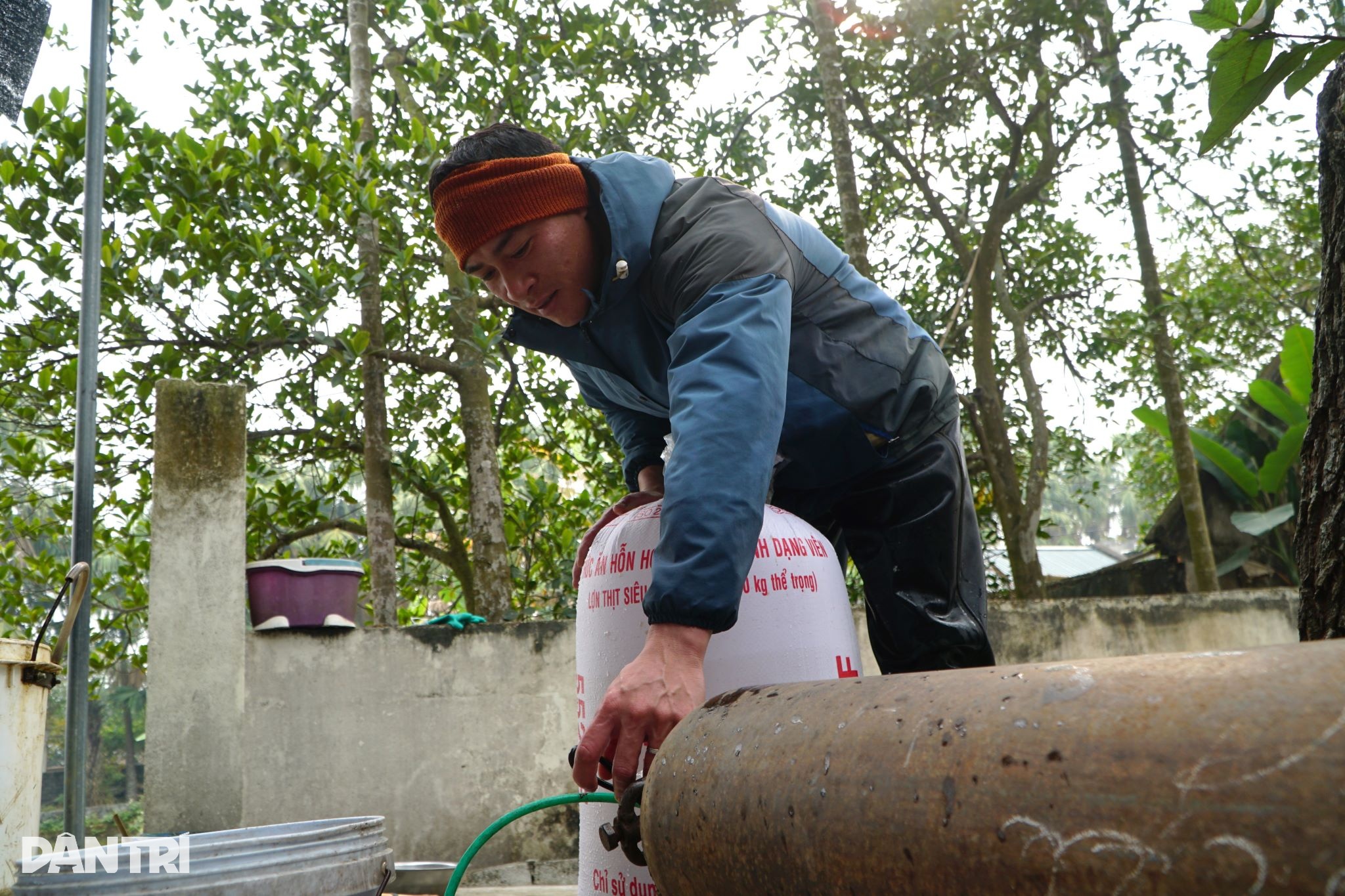 Πιάνοντας το μεγαλύτερο δίχτυ της χρονιάς, κερδίζοντας εκατοντάδες εκατομμύρια ντονγκ με την ευκαιρία του Φεστιβάλ Ong Cong Ong Tao - 11 Cất mẻ lưới lớn nhất năm, kiếm trăm triệu đồng dịp Tết ông Công ông Táo - 11