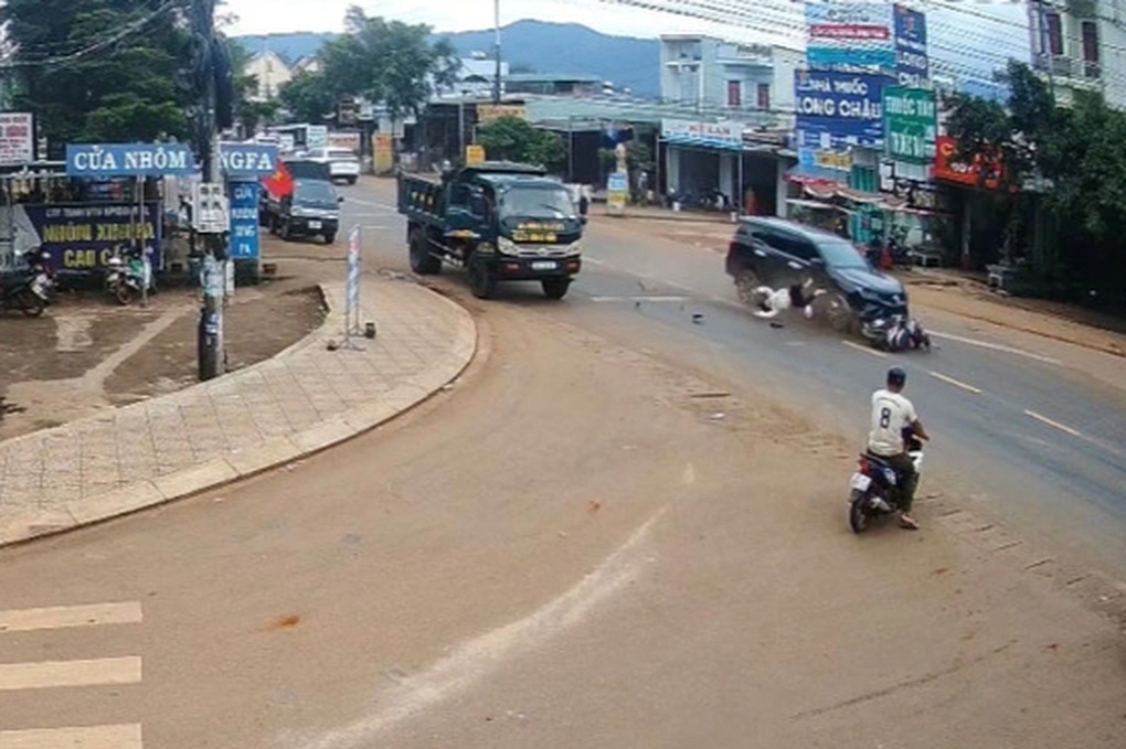 Tài xế tông chết người rồi lái ô tô bỏ trốn trong rẫy cà phê - 1 Tài xế tông chết người rồi lái ô tô bỏ trốn trong rẫy cà phê - 1