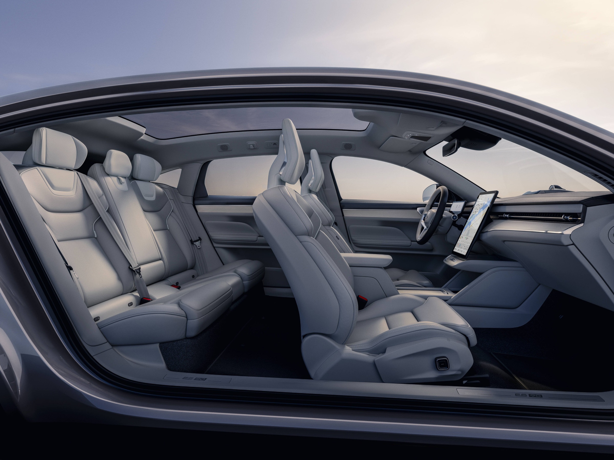 Không phải sedan, cũng không hẳn SUV, Volvo ES90 mở lối đi riêng - 14 Không phải sedan, cũng không hẳn SUV, Volvo ES90 mở lối đi riêng - 14