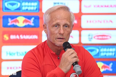 HLV đội tuyển Hong Kong ấn tượng với Quang Hải