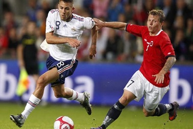 Pháp thất bại trong trận ra mắt tân HLV trưởng Blanc