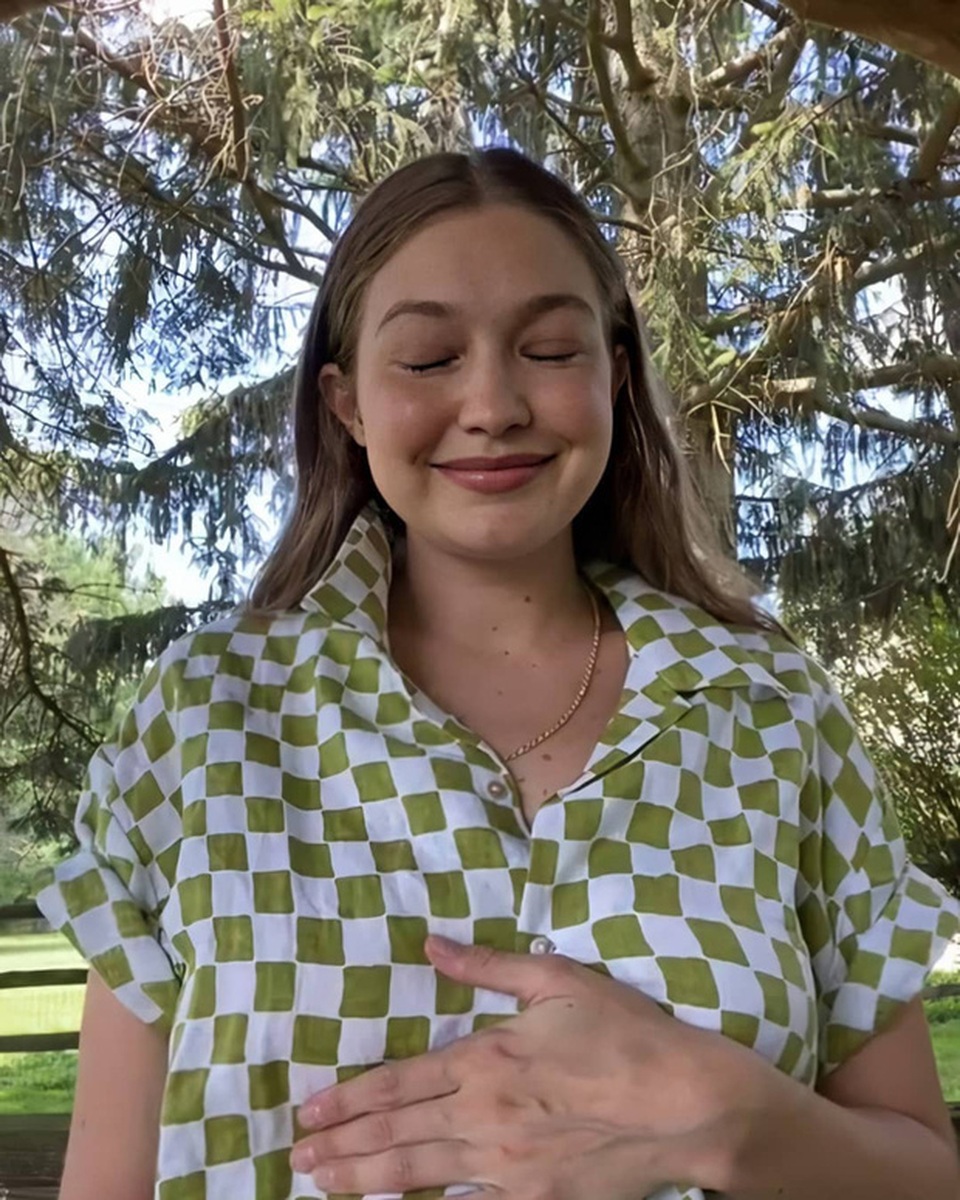 Siêu mẫu 9x khoe đường cong tuyệt mỹ khi mang bầu - 9 Siêu mẫu 9x khoe đường cong tuyệt mỹ khi mang bầu - 9