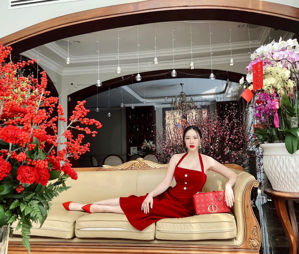 Nơi ở xa hoa của sao Việt: Có thang máy, bể bơi, camera giám sát 24/24 - 7 Nơi ở xa hoa của sao Việt: Có thang máy, bể bơi, camera giám sát 24/24 - 7