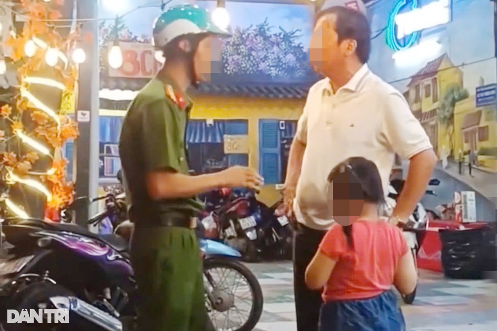 Tài xế có nồng độ cồn kịch khung gây tai nạn, chửi bới công an ở TPHCM - 1 Tài xế có nồng độ cồn kịch khung gây tai nạn, chửi bới công an ở TPHCM - 1