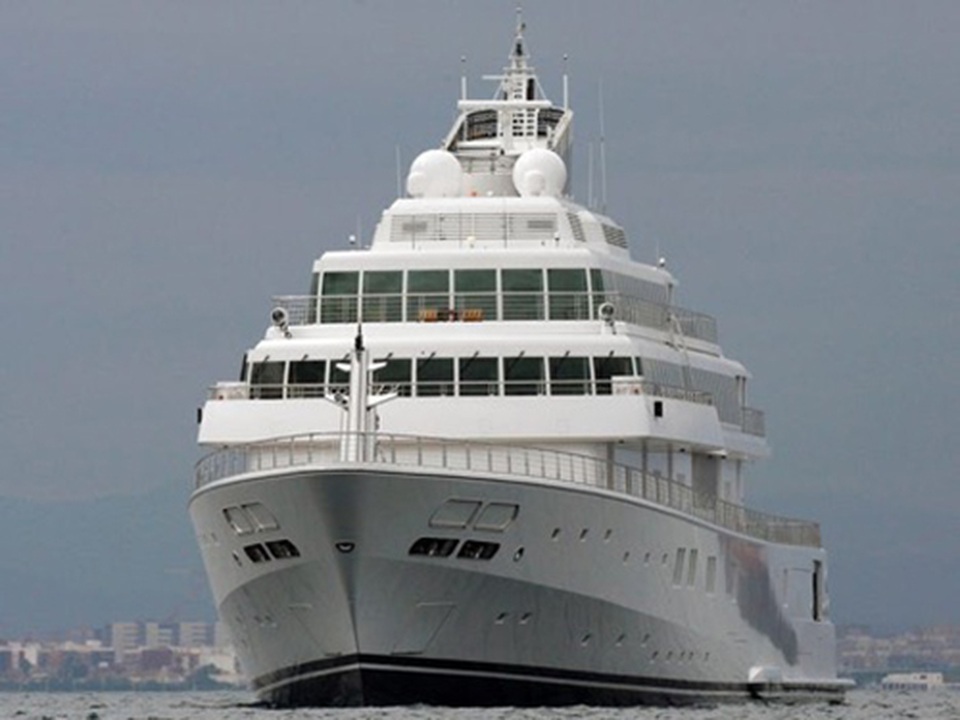 Tỷ phú Hollywood hứng búa rìu dư luận vì tự cách ly sang chảnh - 7 Tỷ phú Hollywood hứng búa rìu dư luận vì tự cách ly sang chảnh - 7