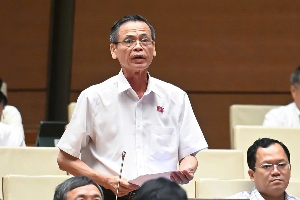 “Tiền có sẵn mà xài chưa được, rất khó mời người khác đưa thêm” - 1 “Tiền có sẵn mà xài chưa được, rất khó mời người khác đưa thêm” - 1